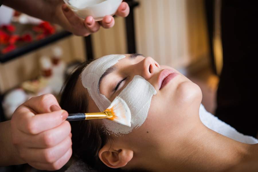 A Beginner’s Guide to Facials, Massage, and Reflexology